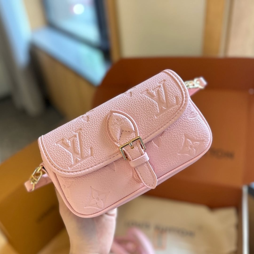 GIFT SET: LOUIS VUITTON NANO DIANE BAG PINK OPALE And LISA WALLET PINK - Image 7
