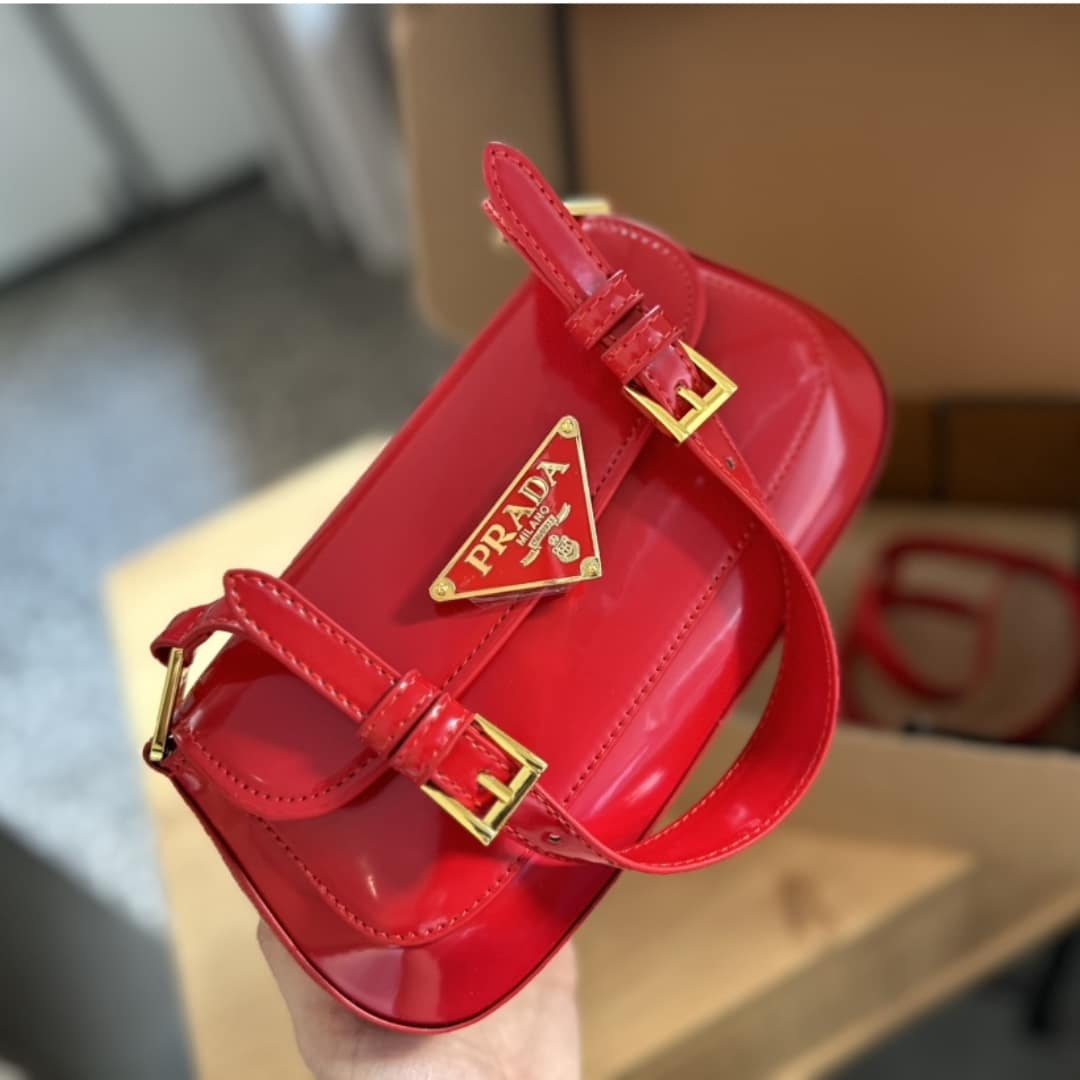 GIFT SET: PRADA PATENT SHOULDER BAG CHERRY RED & SAFFIANO WALLET RED - Image 3