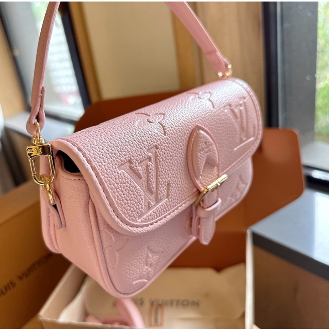 GIFT SET: LOUIS VUITTON NANO DIANE BAG PINK OPALE And LISA WALLET PINK - Image 5
