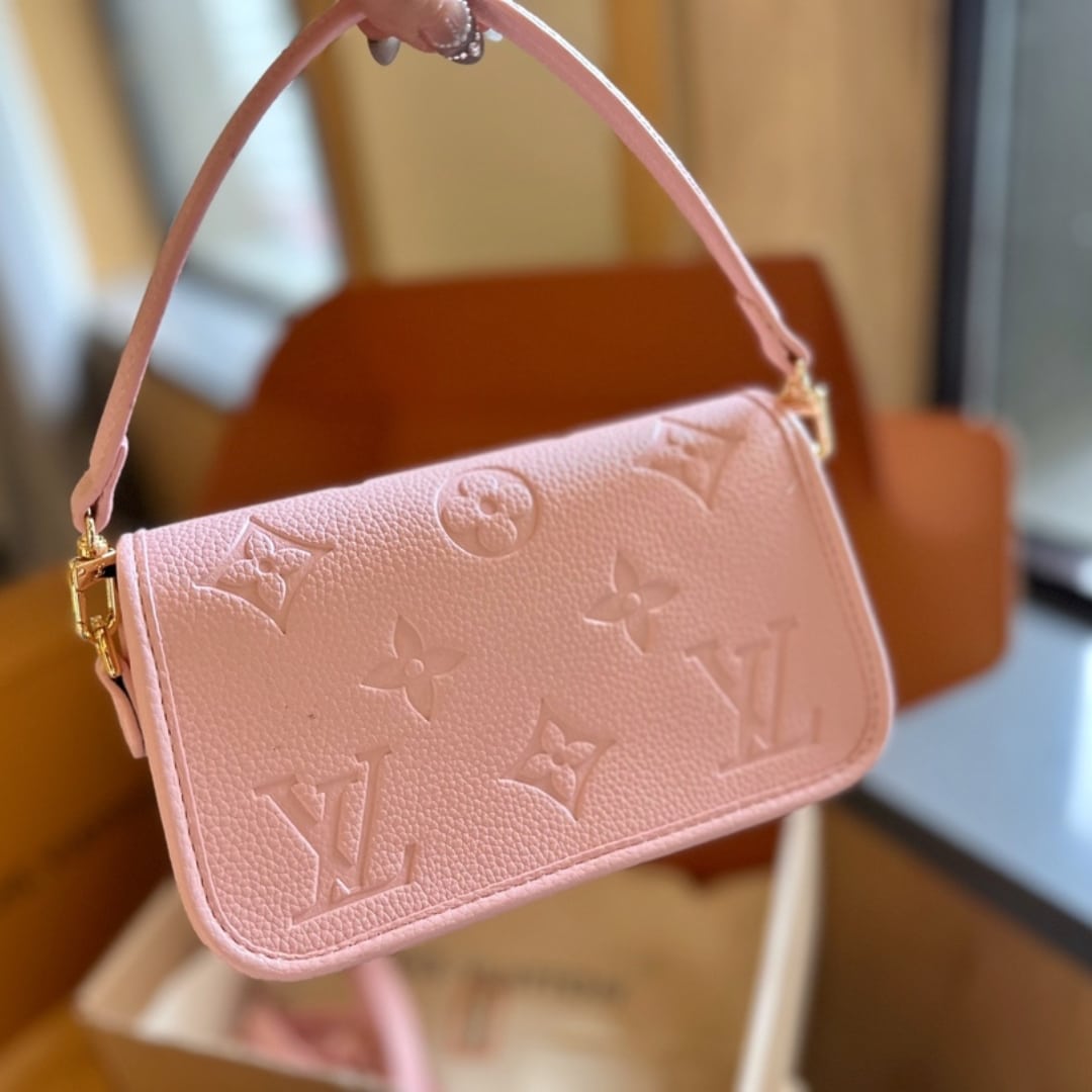 GIFT SET: LOUIS VUITTON NANO DIANE BAG PINK OPALE And LISA WALLET PINK - Image 4