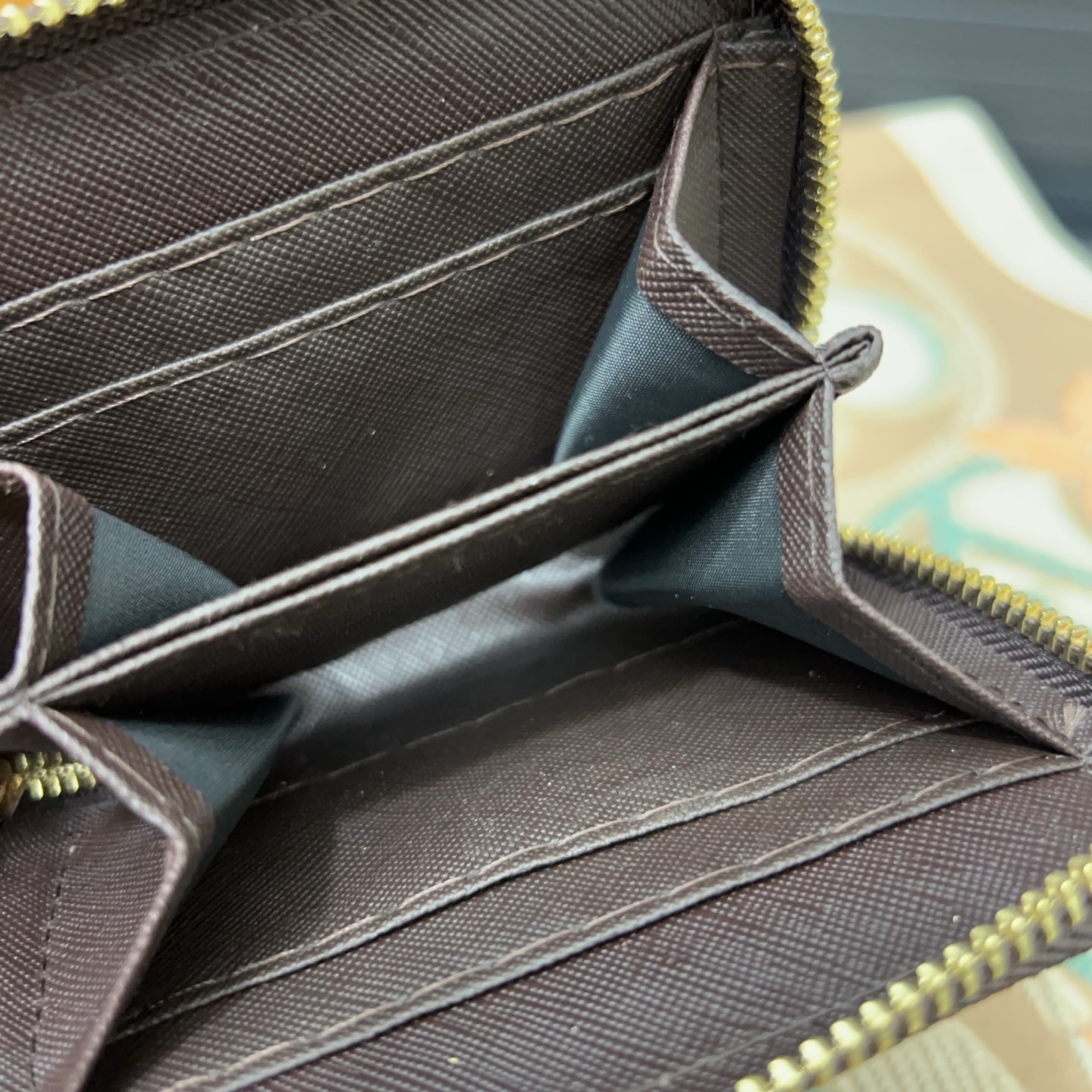 Gift Set: Louis Vuitton Carryall Bag In Monogram Canvas With Know Zippy Coin And Scarf Monogram Beige - Image 4