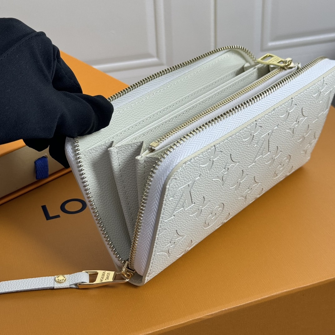 Iconic Set: Louis Vuitton Low Key Cabas Mm And Zippy Wallet - Image 12