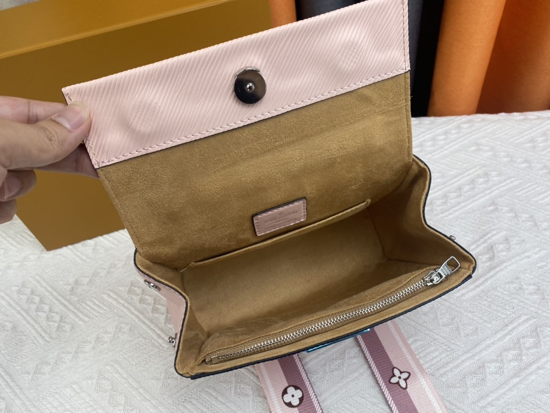 Louis Vuitton Cluny Mini Light Pink M20778 - Image 5