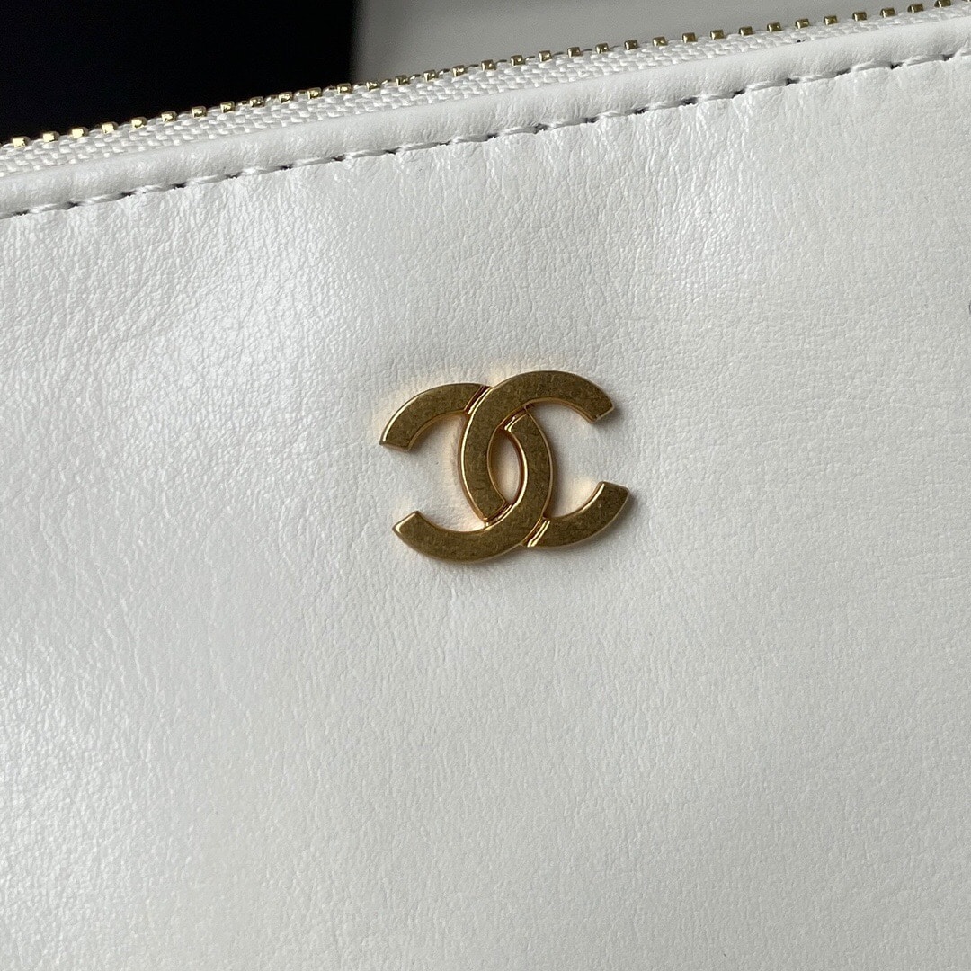 Chanel 22 Handbag Shiny And Gold Tone Metal White 42Cm AS3261 - Image 7