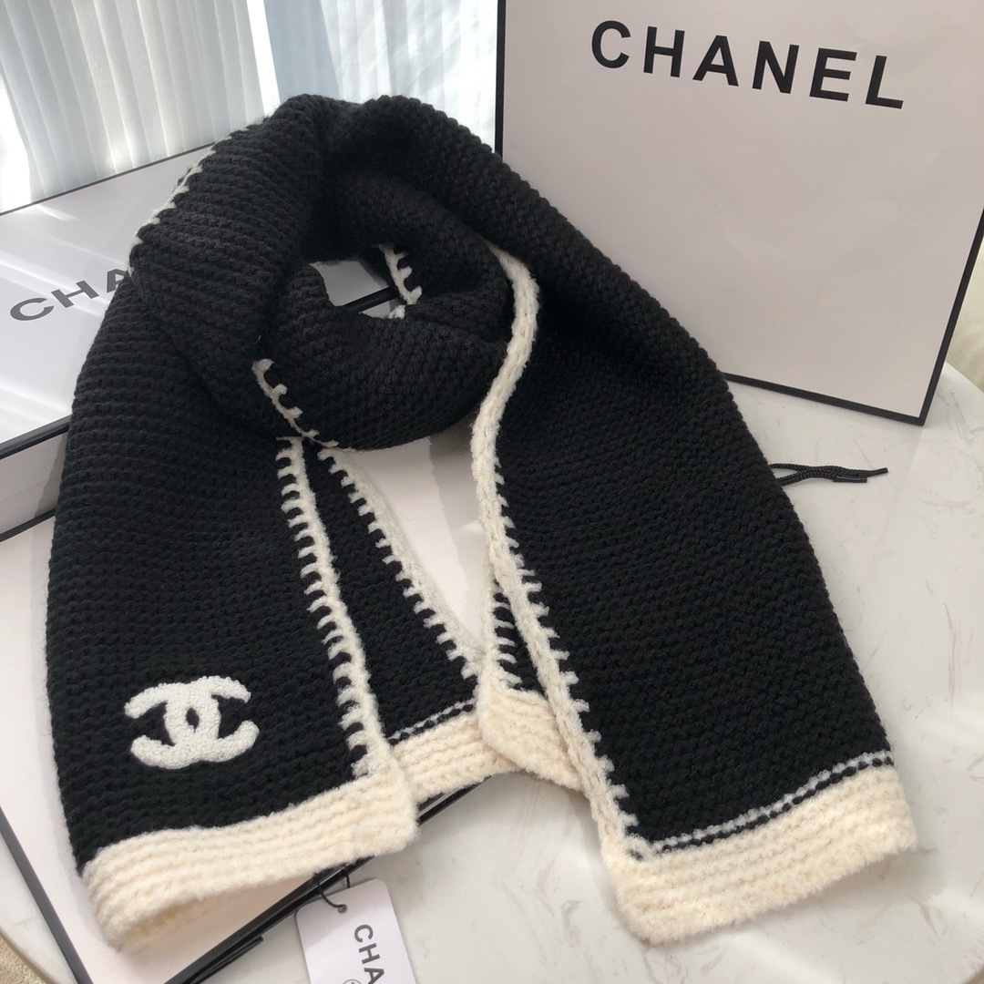Chanel 23A Cashmere Scarf Black And White 170Cm - Image 4