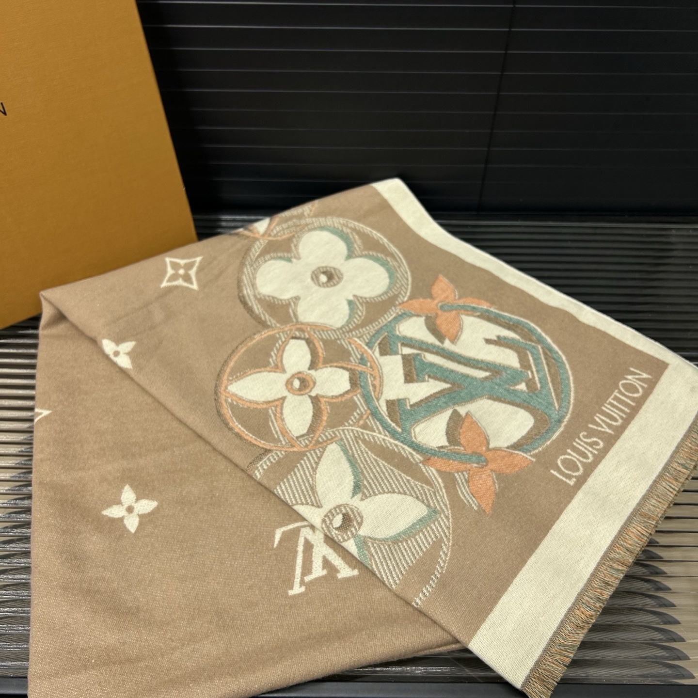 Gift Set: Louis Vuitton Carryall Bag In Monogram Canvas With Know Zippy Coin And Scarf Monogram Beige - Image 3