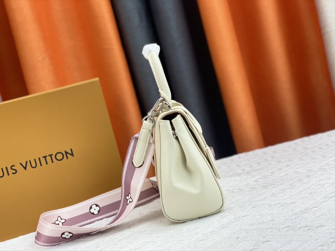 Louis Vuitton Cluny Mini Cream M58928 - Image 5