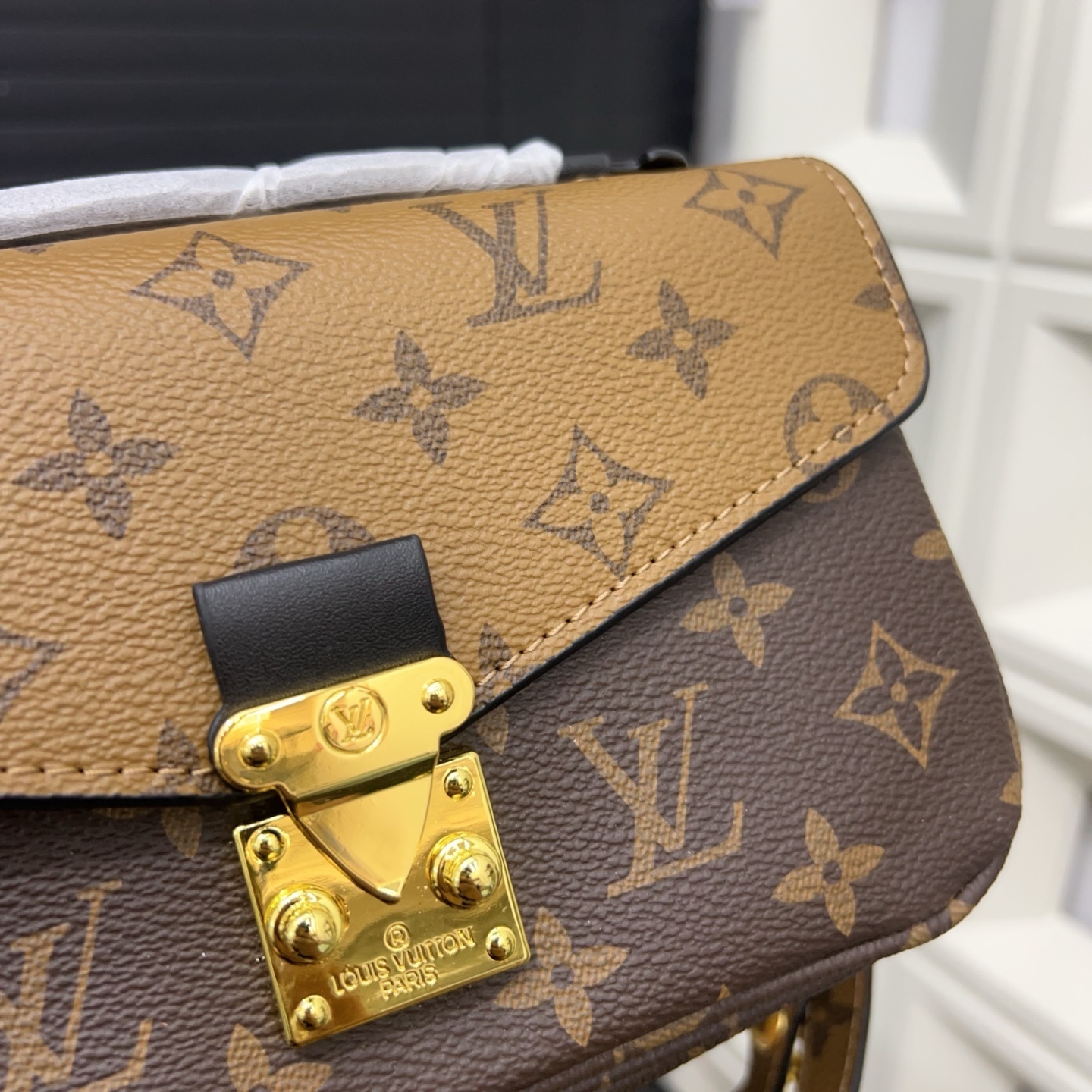 Gift Set: Louis Vuitton Pochette Métis Bag Monogram Reverse Canvas With Mini Keychain And Know Zippy Coin - Image 9
