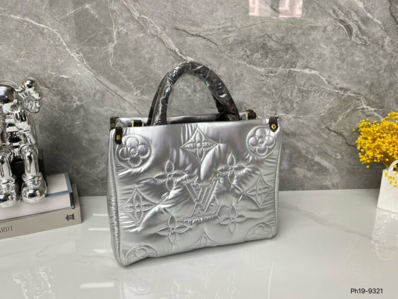Alternative view of Louis Vuitton Onthego GM Silver 33Cm M21053