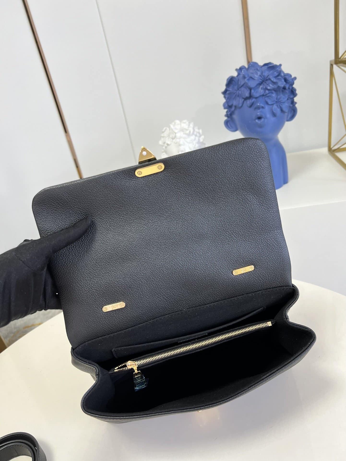 Louis Vuitton Madeleine MM 30Cm Black M45976 - Image 8