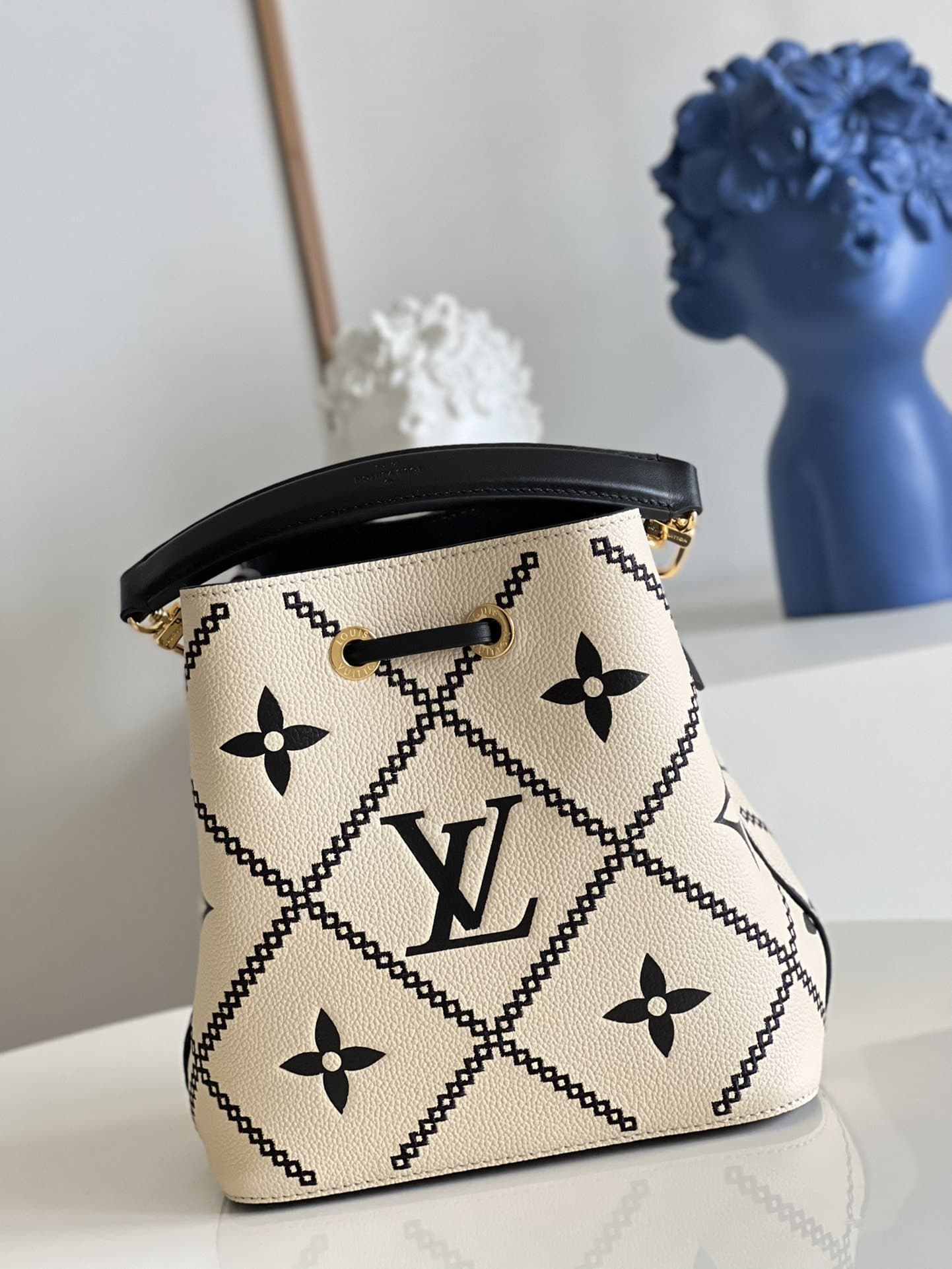 Louis Vuitton Néonoé MM 26Cm Cream M46023 - Image 3