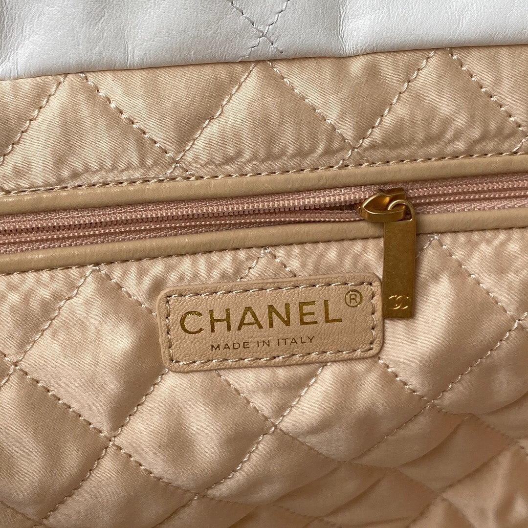 Chanel 22 Handbag Shiny And Gold Tone Metal White 42Cm AS3261 - Image 9