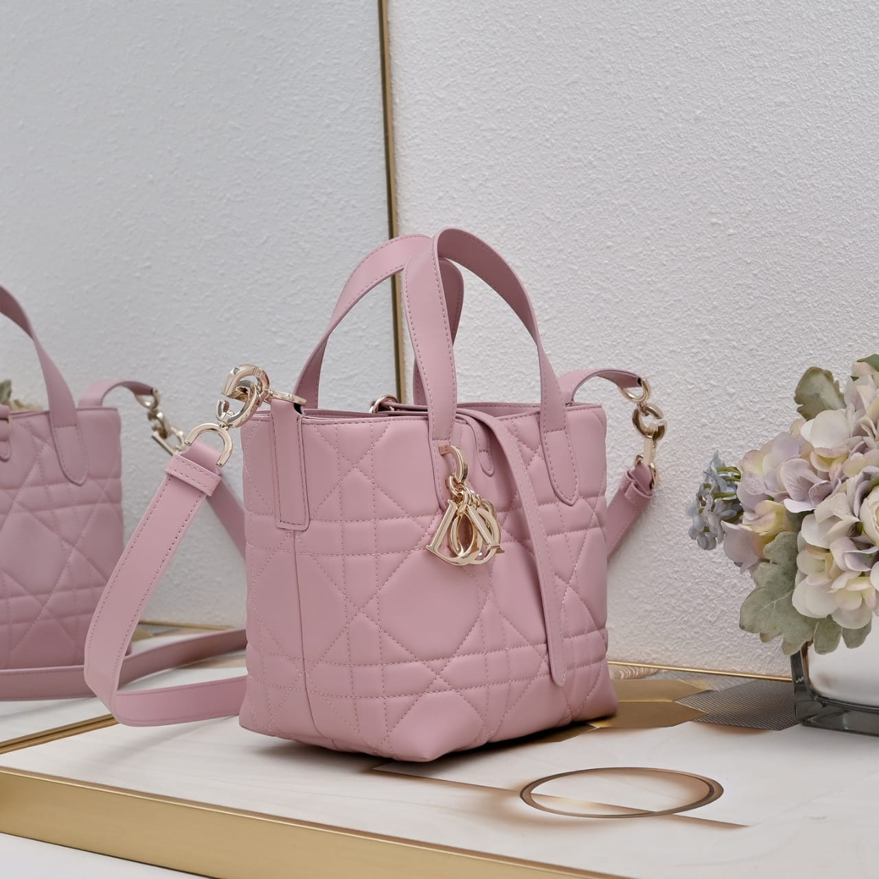 Dior Small Dior Toujours Vertical Tote Bag Pink 18Cm M2835OSNW M29N - Image 3