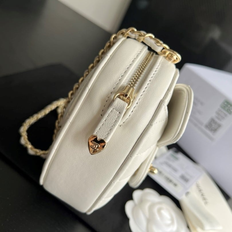 Chanel Heart Clutch With Chain White Ap2784 - Image 4