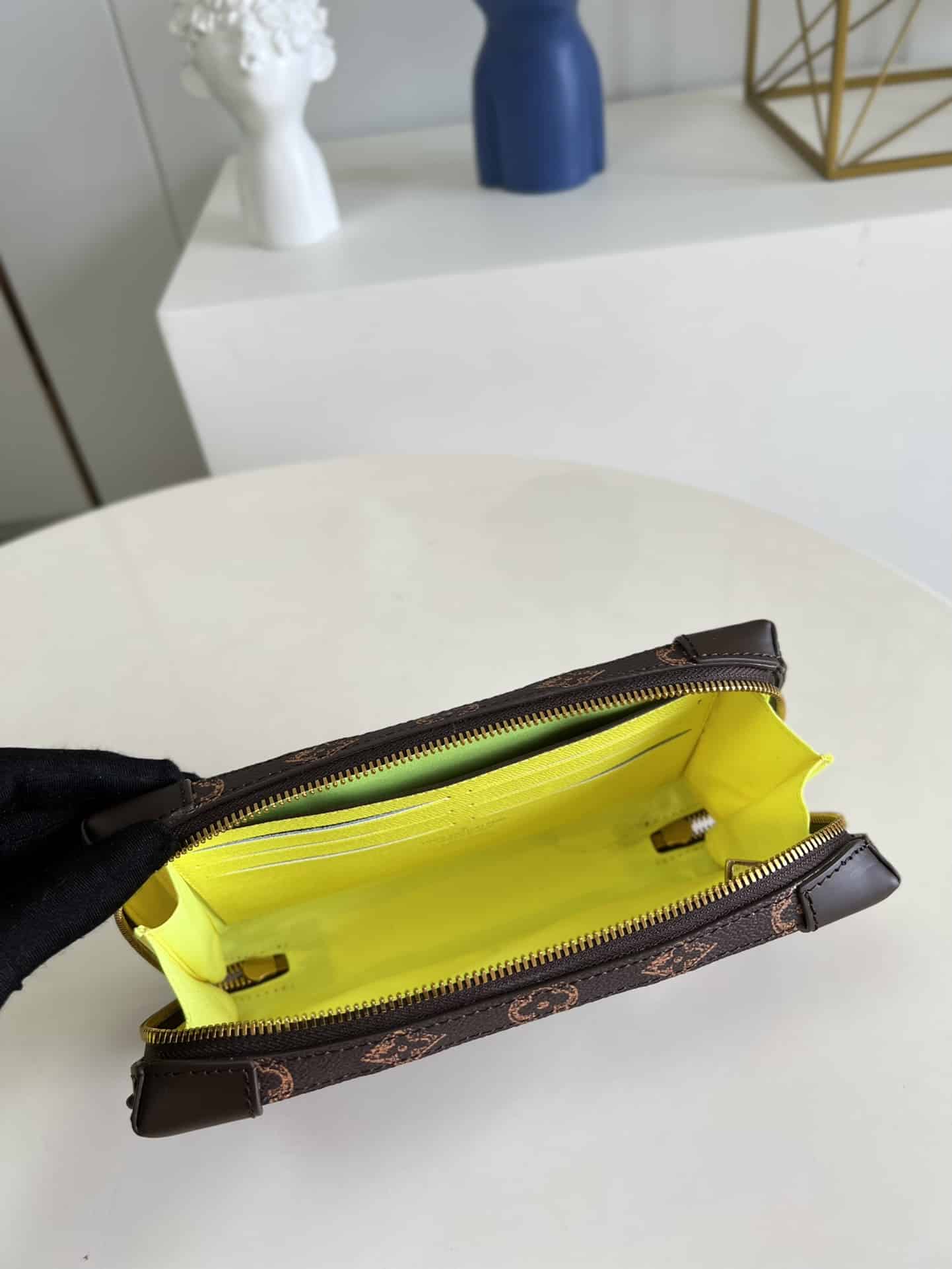 Louis Vuitton Monogram Soft Trunk Wareable Wallet M81246 - Image 4