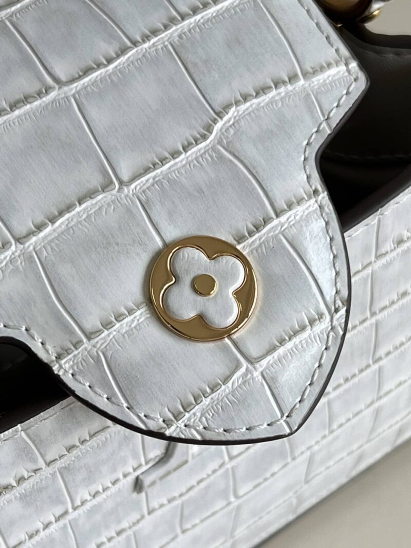 Alternative view of Louis Vuitton Borsa Capucines Mini White 21Cm N80127