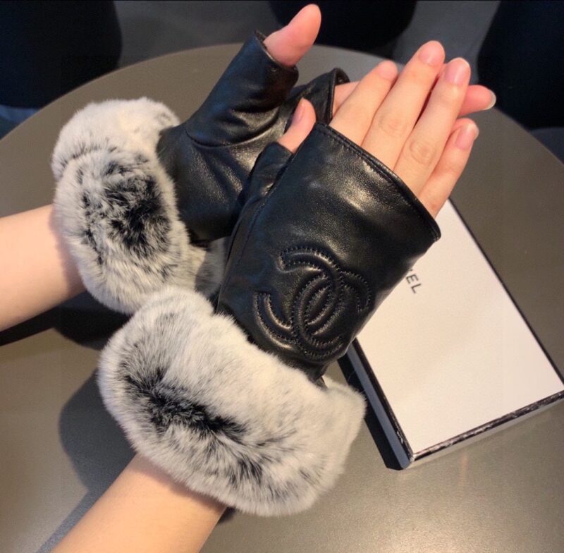 Alternative view of Chanel Vip Gloves Lamnskin Fur Black