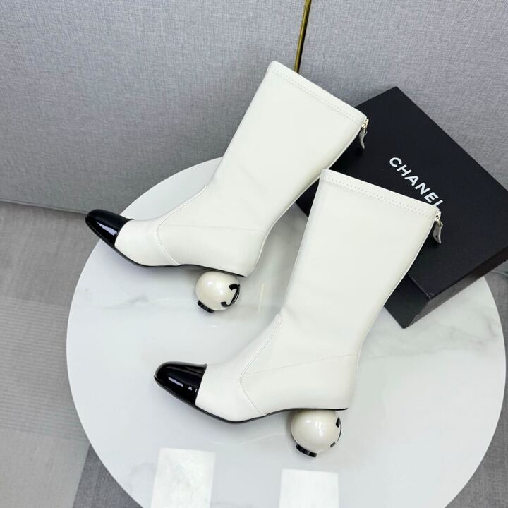 Alternative view of Chanel Mid Boots Smooth Leather White And Black G46776 B22203 U4187