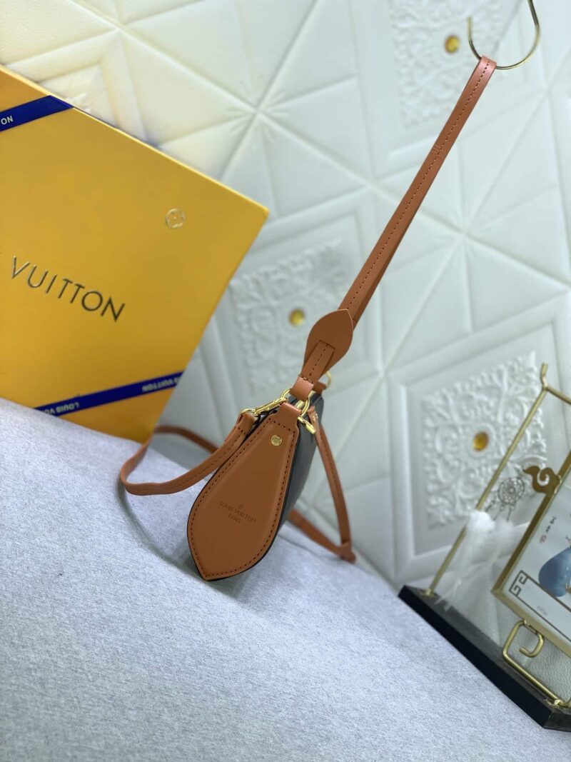 Alternative view of Louis Vuitton Shoulder Bag With Lock Black 21Cm