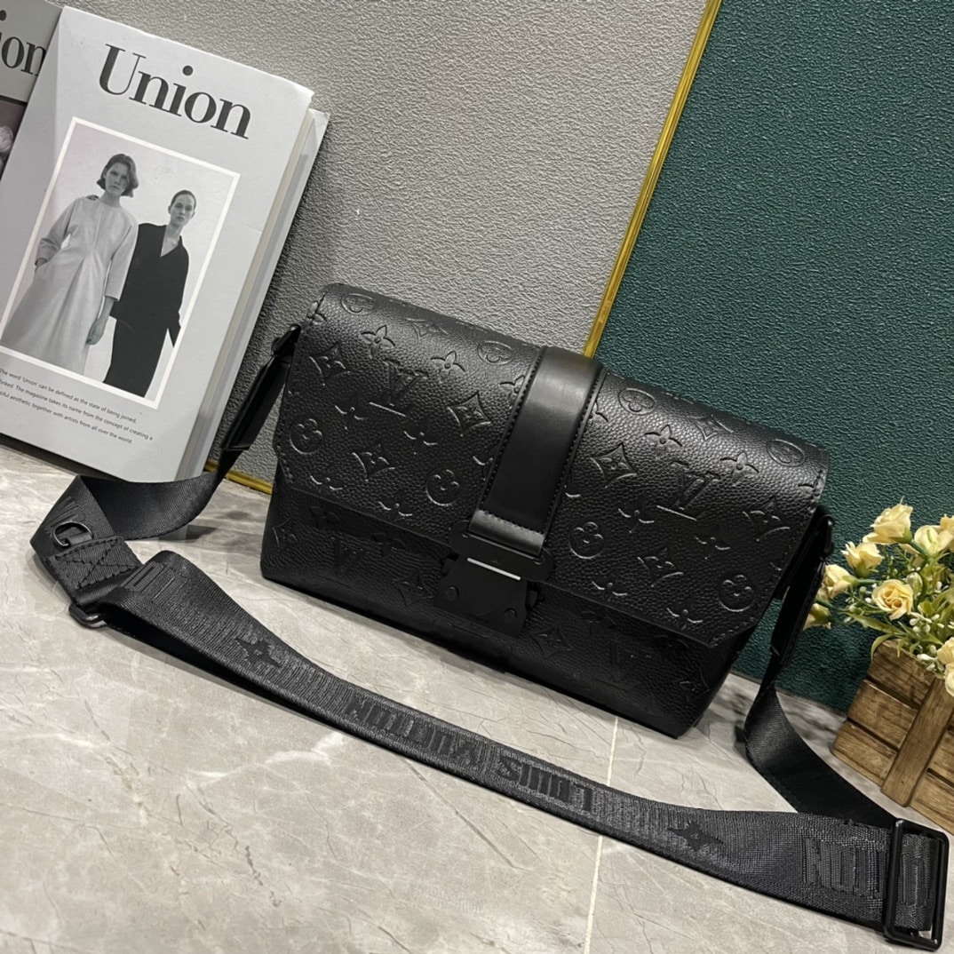Louis Vuitton S Cape Messenger Black 28Cm M23741 - Image 2