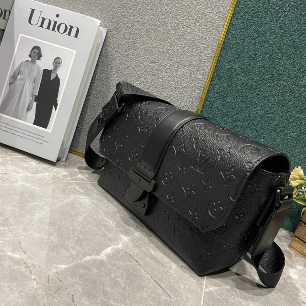 Louis Vuitton S Cape Messenger Black 28Cm M23741 - Image 3
