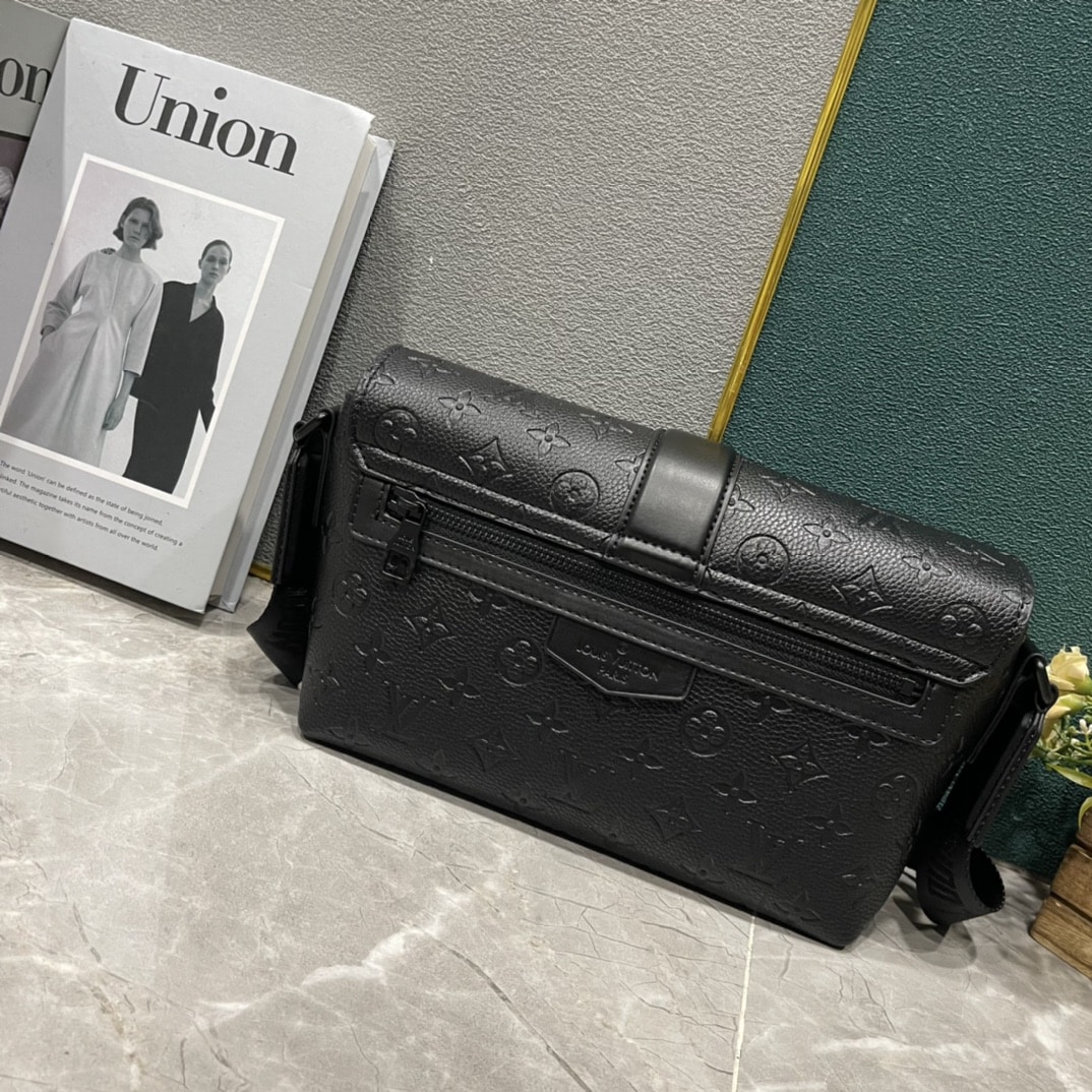 Louis Vuitton S Cape Messenger Black 28Cm M23741 - Image 4