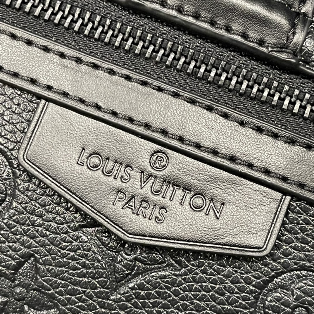 Louis Vuitton S Cape Messenger Black 28Cm M23741 - Image 7