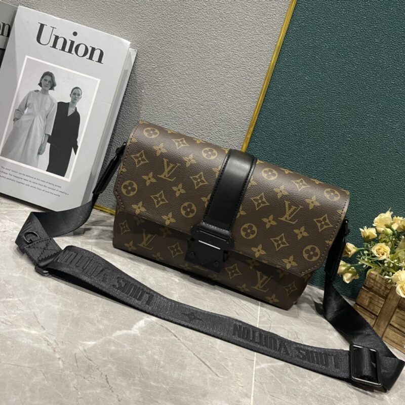 Alternative view of Louis Vuitton S Cape Messenger Monogram Brown 28Cm