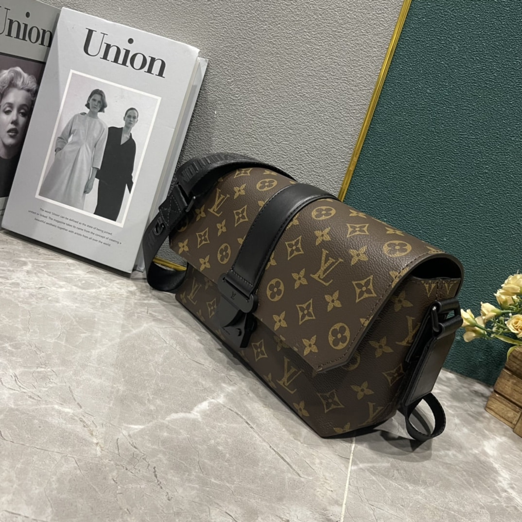Louis Vuitton S Cape Messenger Monogram Brown 28Cm - Image 3